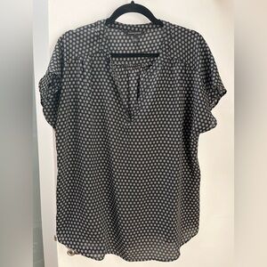 Banana Republic Black and White Patterned Women's Short Sleeve Top